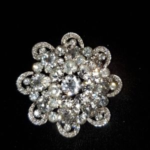 Vintage signed Weiss clear rhinestone brooch